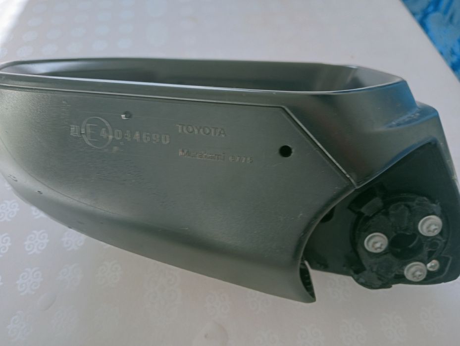 Продам Зеркало Тойота 70