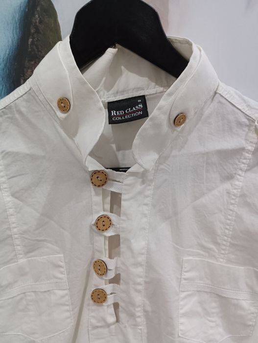 Бяла риза с копчета