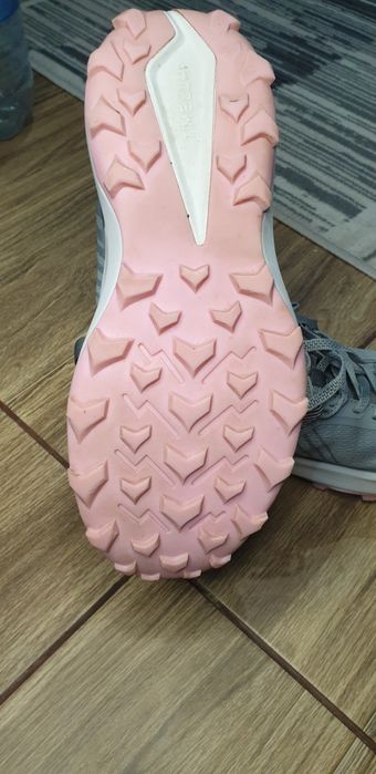 Кроссовка женски 38 размер