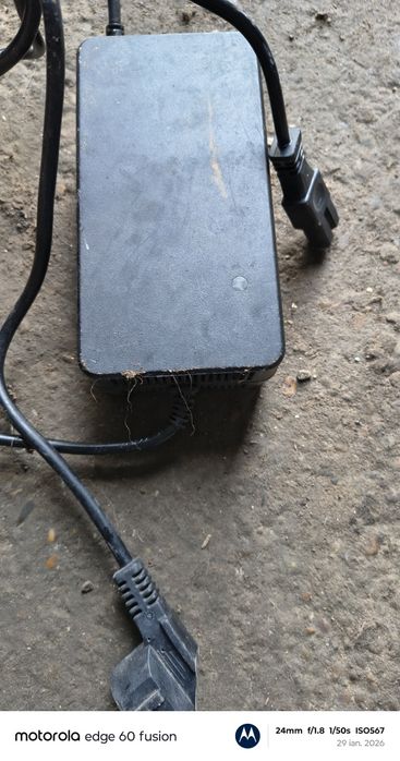 Vând încărcător scuter electric 72v