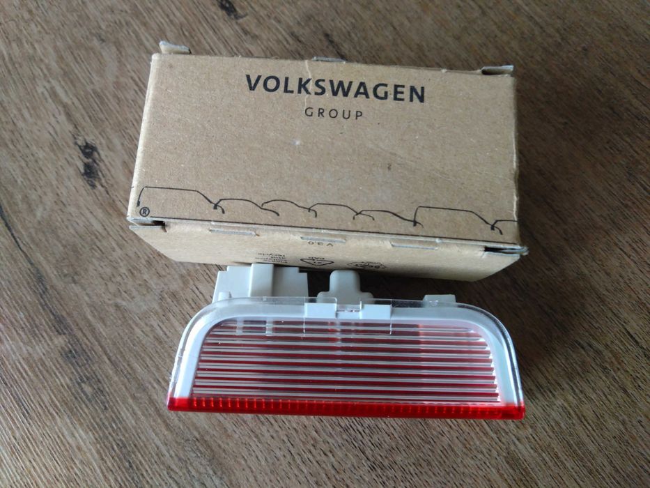 Плафон за осветяване на врата VW TOUAREG 2