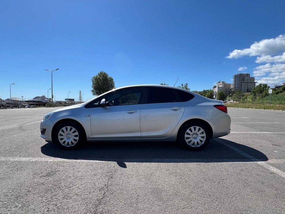 Opel astra J / 1.6 Benzina / 14000 km / primul proprietar