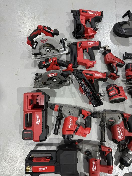 Bormasina rotopercutor gresor lanterna slefuitor impact milwaukee m18