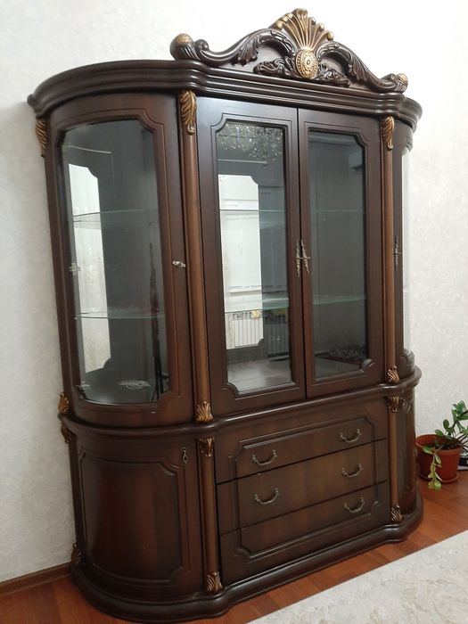 Сервант гостинный