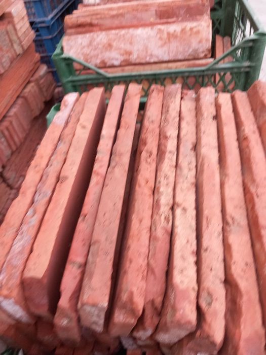 Cărămidă veche feliata