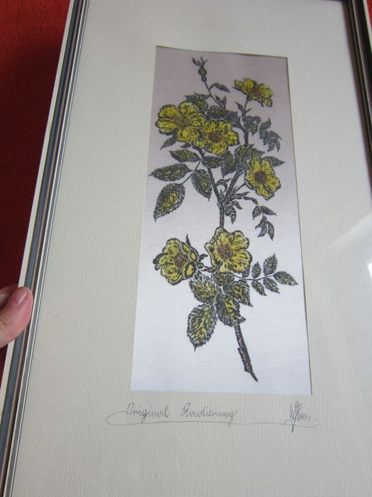 cadou inedit tablou pe matase-flori, botanic,semnat,made Germany'60