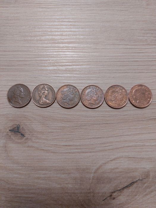 Монети One Penny; New Pence; Two Pence