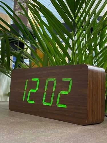 Настольная электронный часы
