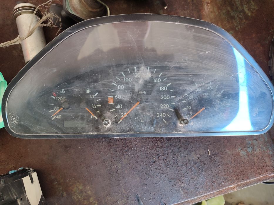 Продам щиток приборов на Мерседес W202