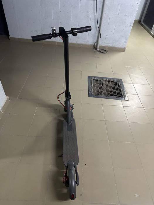 Продаю электросамокат E-scooter новый