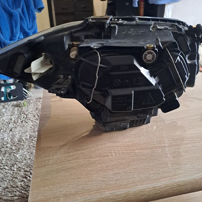 Фар ксенонов ляв фар бмв е87 фейслифт