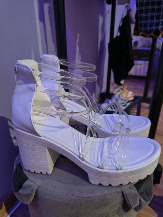 Sandale albe cu platforma