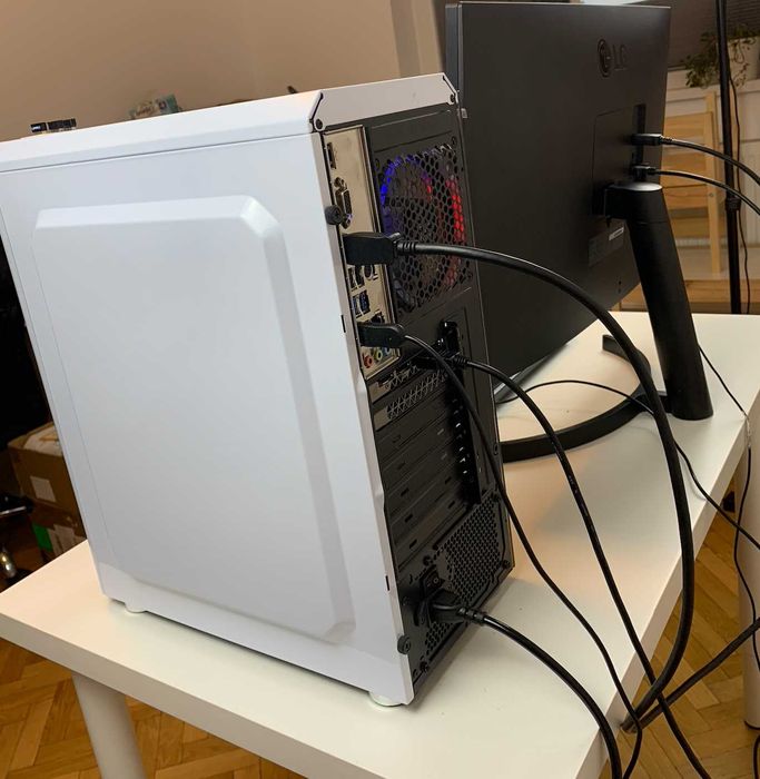 PC Gaming i7-10700F + RTX 2060 + Monitor LG 27” QHD - Stare impecabilă