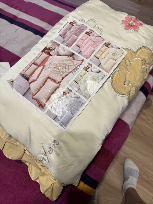 Покрывало с простыней и наволочками новое на кровать с наволочками