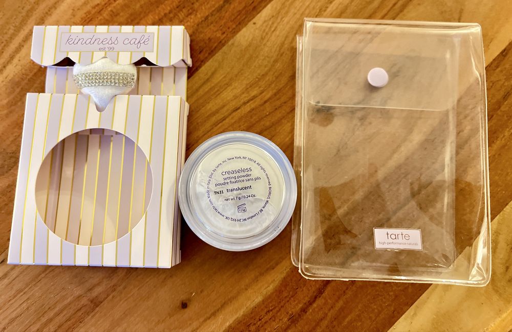 Бази, пудри и спрейове Laura Mercier, Milk, Too Faced, NARS, Mac