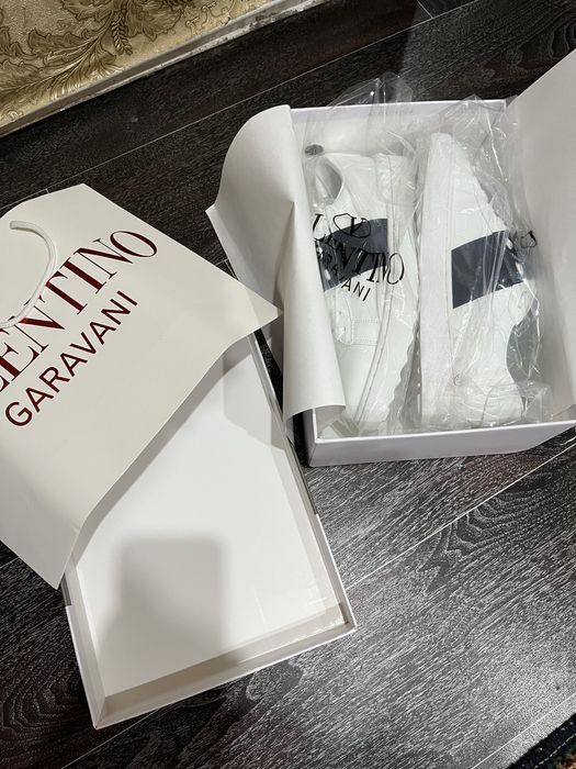 Продам новые валентино