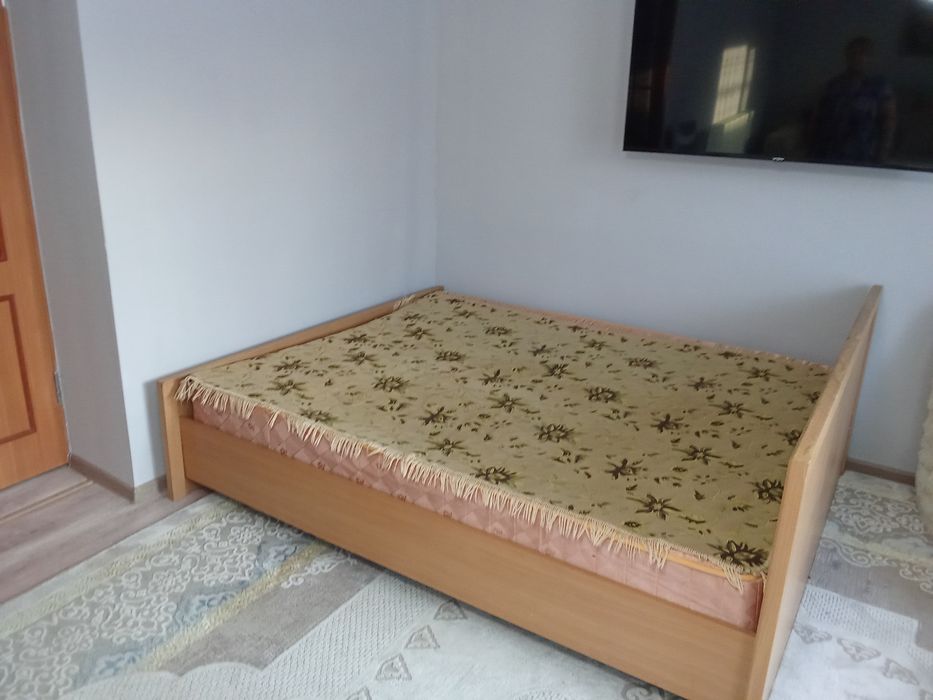 Двух спальная кровать