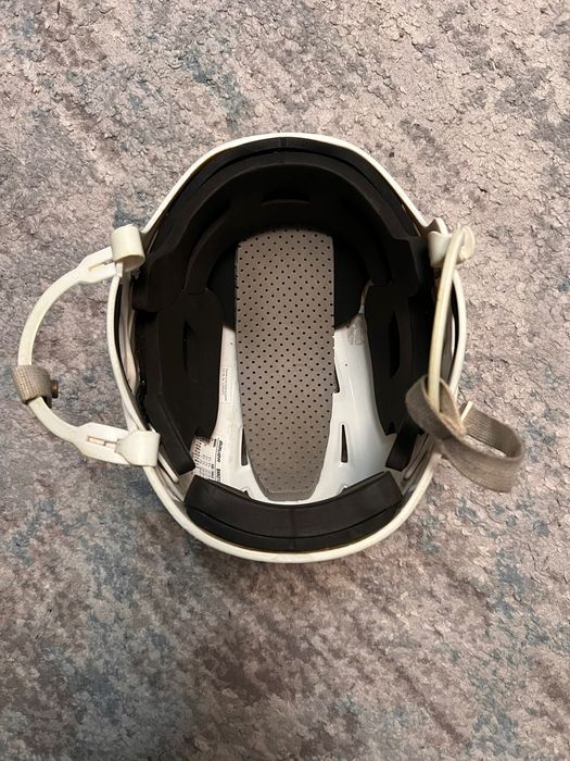 Шлем хоккейный           .