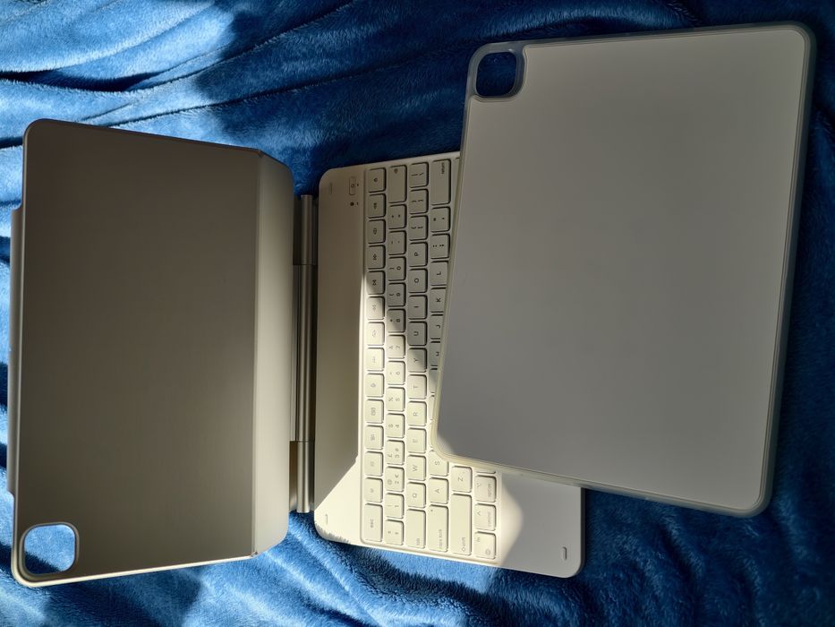 Калъф с клавиатура за iPad Pro 13 M4/M5 ESR Rebound Magnetic Keyboard Case 360 - бял