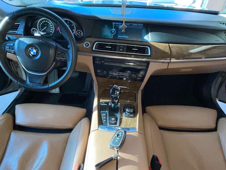 BMW seria 7 motot 3.0 cp306