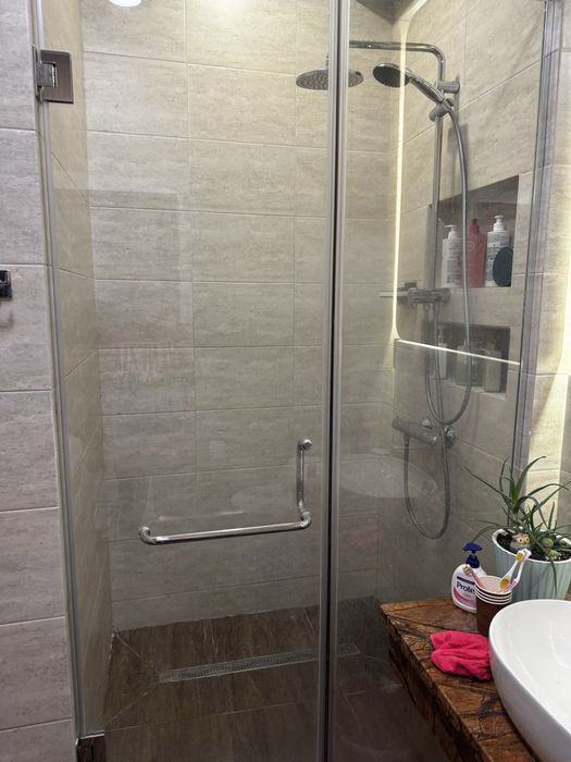 Стеклянная перегородка в душевую