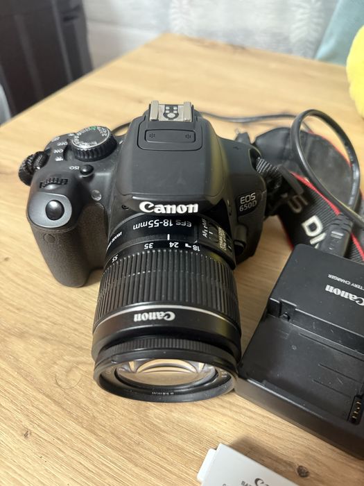 Canon EOS 650D+оригинална батерия,зарядно и чантичка