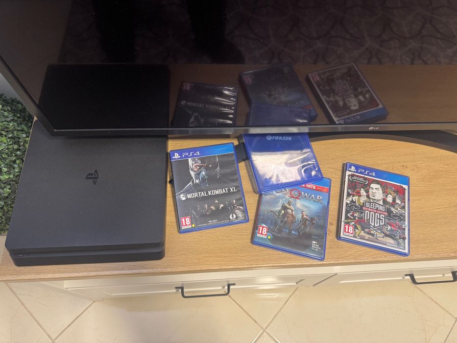 Sony Плейстейшън 4 слим