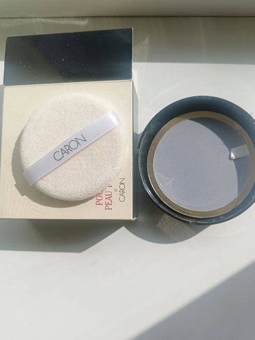 Продам пудру "CARON"