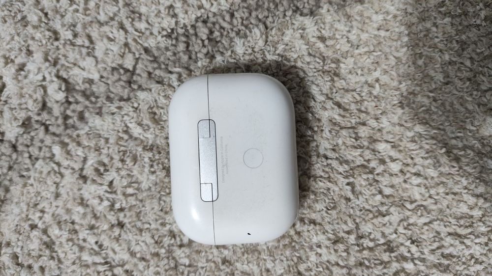 Оригинальный кейс от AirPods pro2