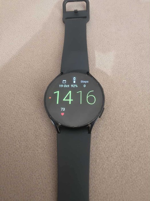 Galaxy Watch6 R940 (44 мм, Graphite) + подарък бяла оригинална каишка