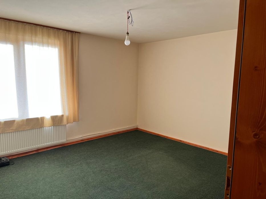 Vand Casa in Cluj pe strada Paris .