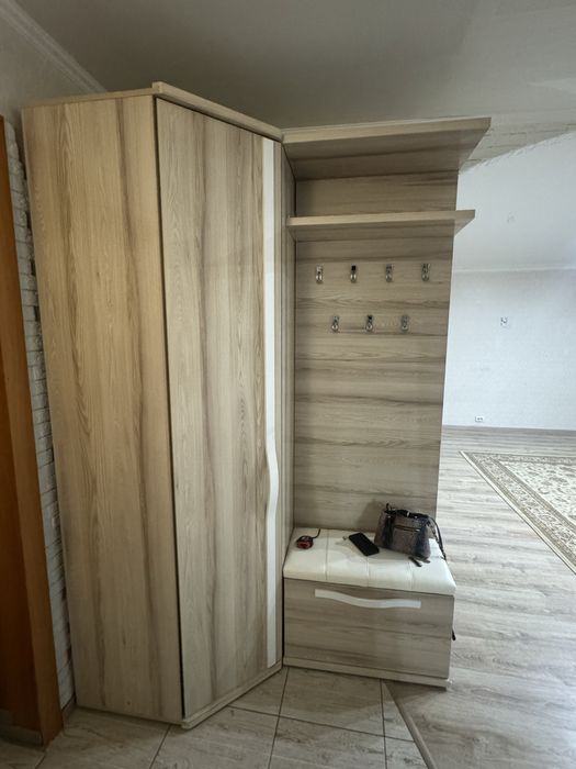 Продам в прихожку мебель б/у