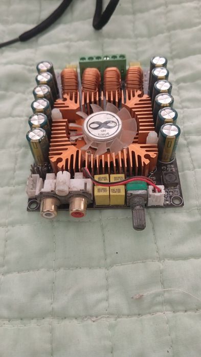 Продам усилитель мощности