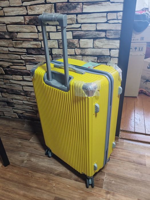 Продам большой чемодан