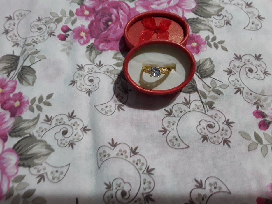 Vând Inel Damă Auriu Nou