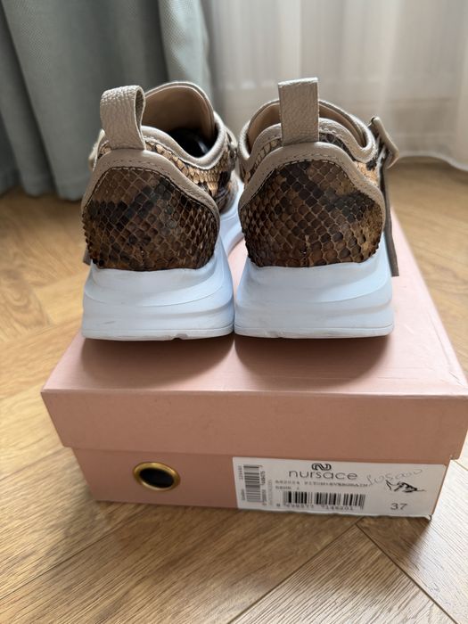 Кроссовки Nursace