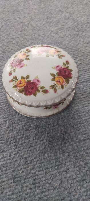 Порцеланова кутия за бижута