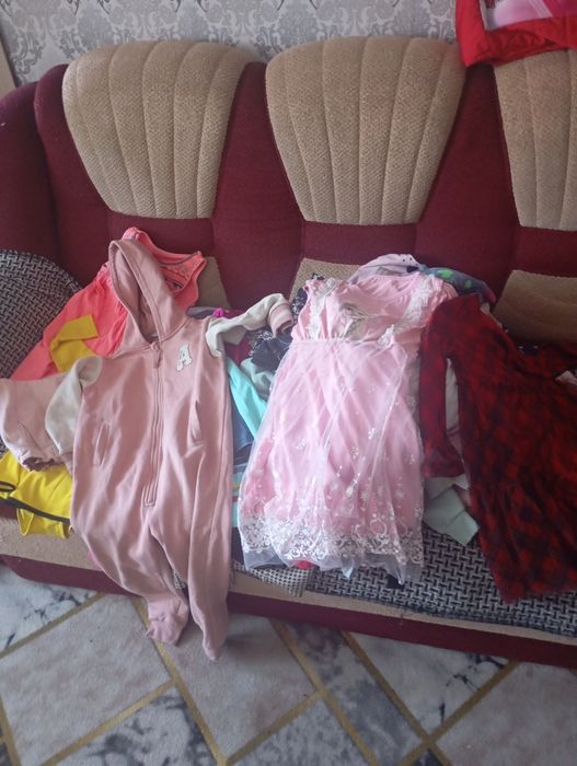 Вещи на девочку,за коробку конфет