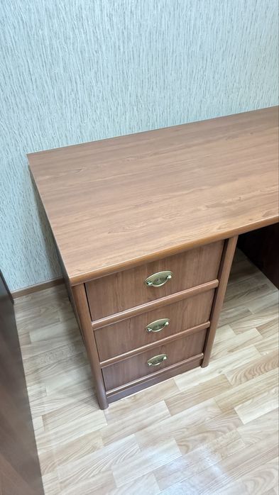 Стол компьютерный