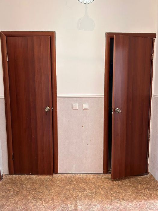 Б/у двери,  ленолиум. Кафель