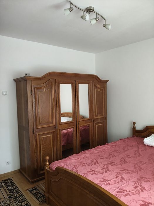 De inchiriat apartament 3 camere et.1  in Obcini.