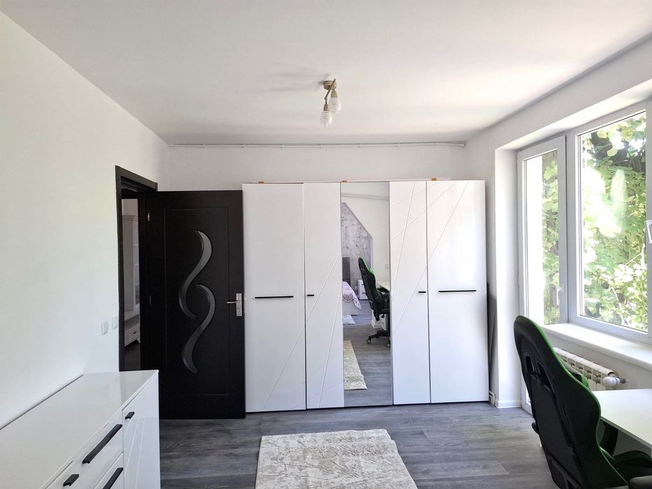 Apartament 3 camere, complet renovat, mobilat parțial, la doar 150 m de Plajă – Centru Mangalia