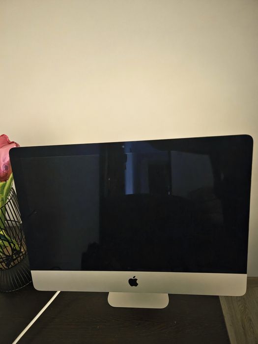 Apple iMAC 16,1  Intel Core i5 8GB  240GB SSD 21.5 inch