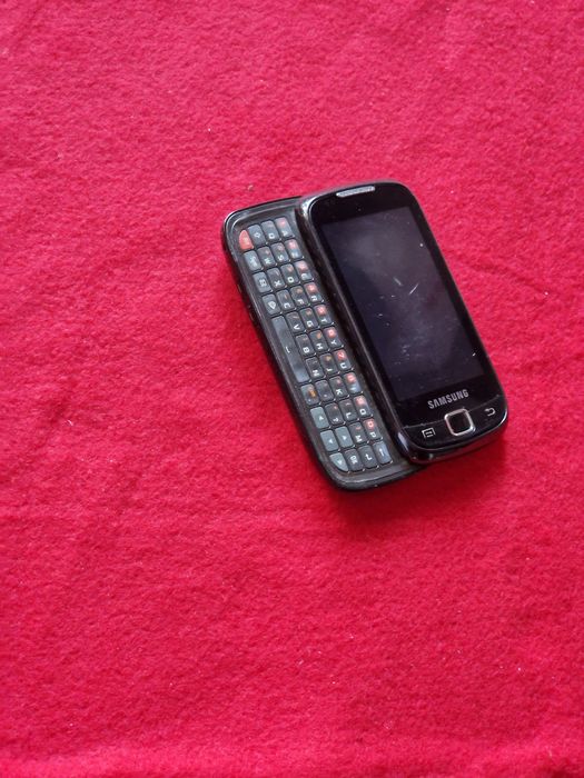 Telefon Samsung cu tastatura laterala pentru colecție sau piese, fara accesorii