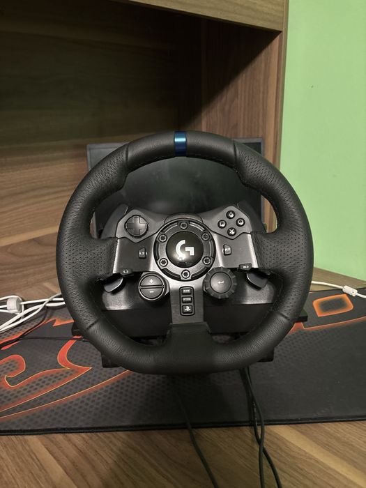 Продавам волан Logitech G923