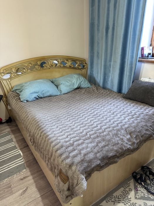 Королевски спальный гарнитур