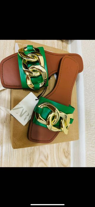 Новые шлепки от бренда Zara, очень удобные, размер 36