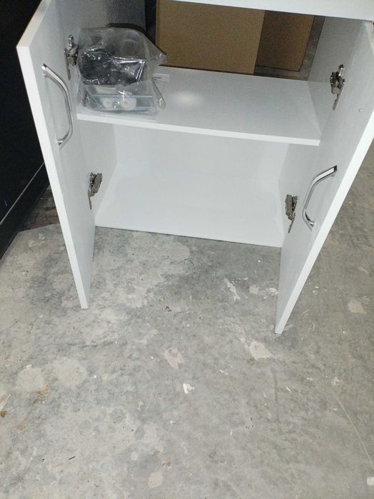 Чисто нови пвц шкафове за баня