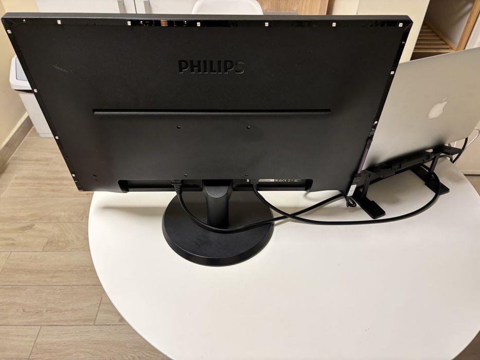 Монитор Philips 22 инча