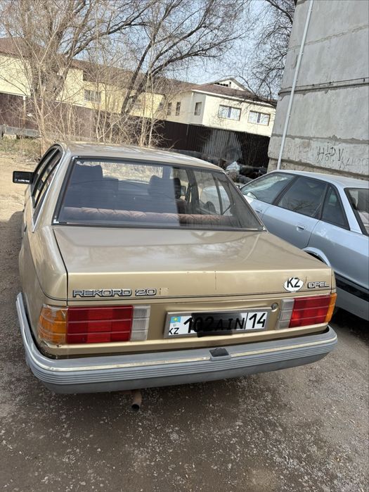 Продам Опель Рекорд 1984 года.